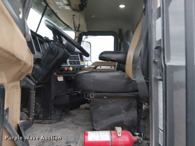 image for item DJ7912 2023 Mack Pinnacle semi truck