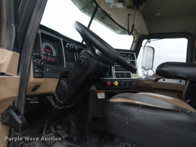 image for item DJ7912 2023 Mack Pinnacle semi truck