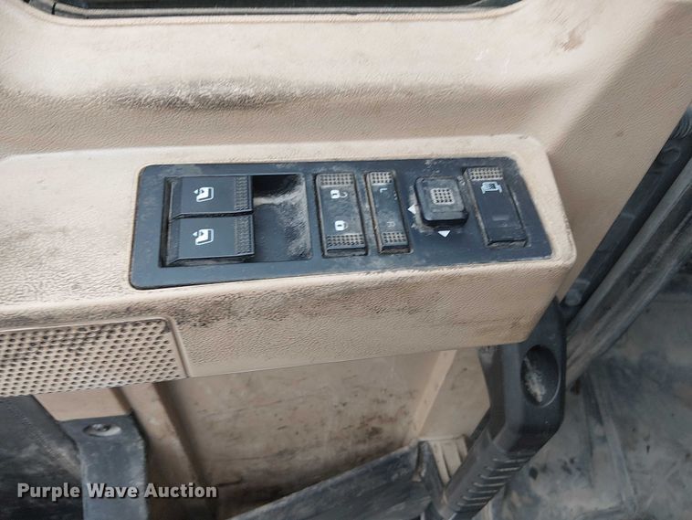 image for item DJ7912 2023 Mack Pinnacle semi truck