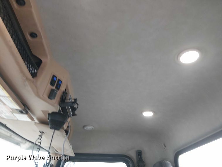 image for item DJ7912 2023 Mack Pinnacle semi truck