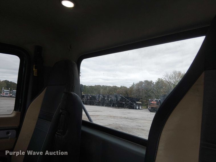 image for item DJ7912 2023 Mack Pinnacle semi truck