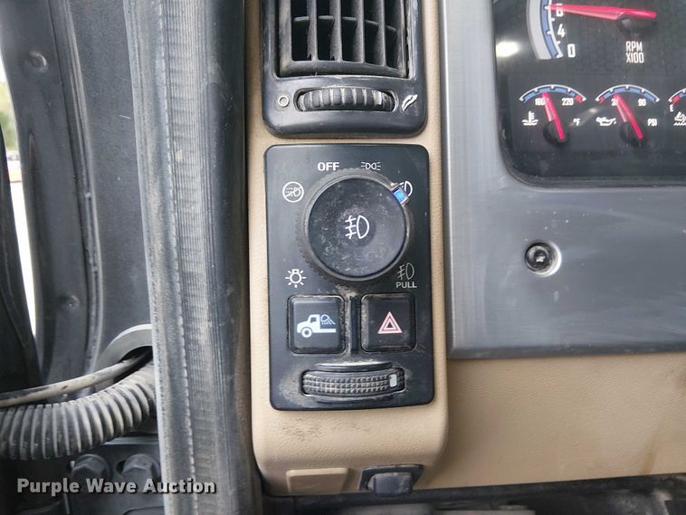 image for item DJ7912 2023 Mack Pinnacle semi truck