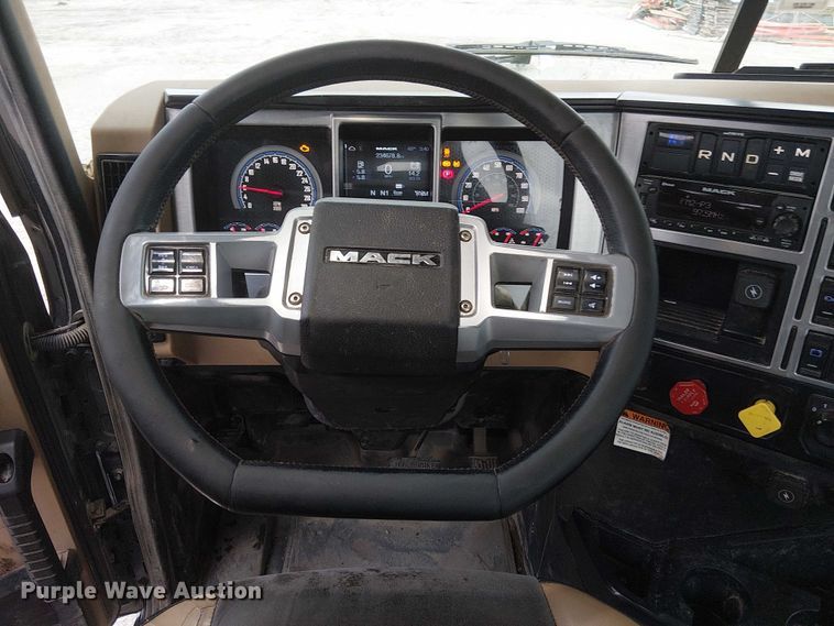 image for item DJ7912 2023 Mack Pinnacle semi truck