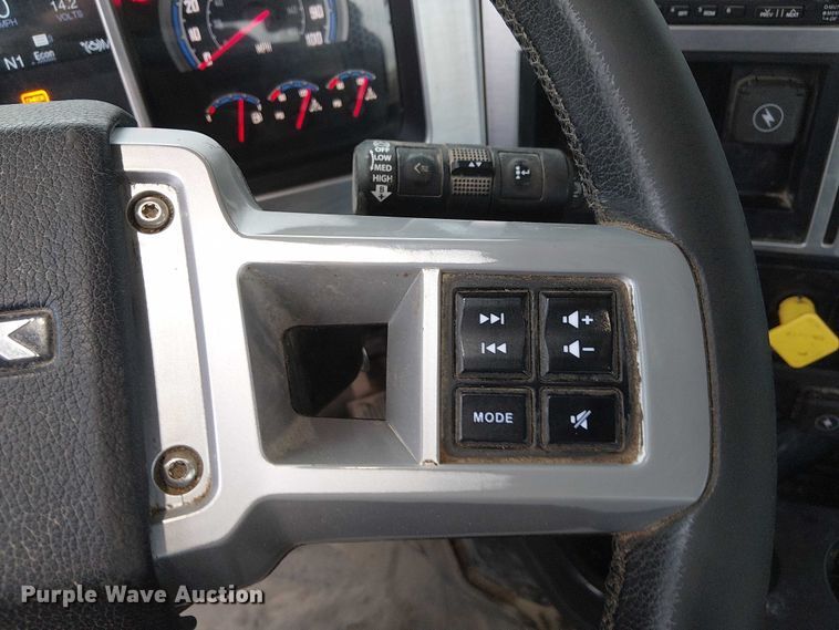 image for item DJ7912 2023 Mack Pinnacle semi truck