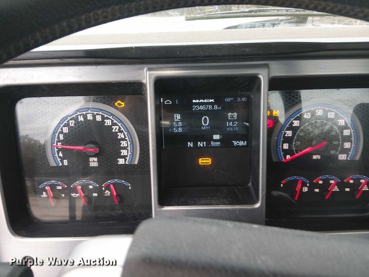 image for item DJ7912 2023 Mack Pinnacle semi truck