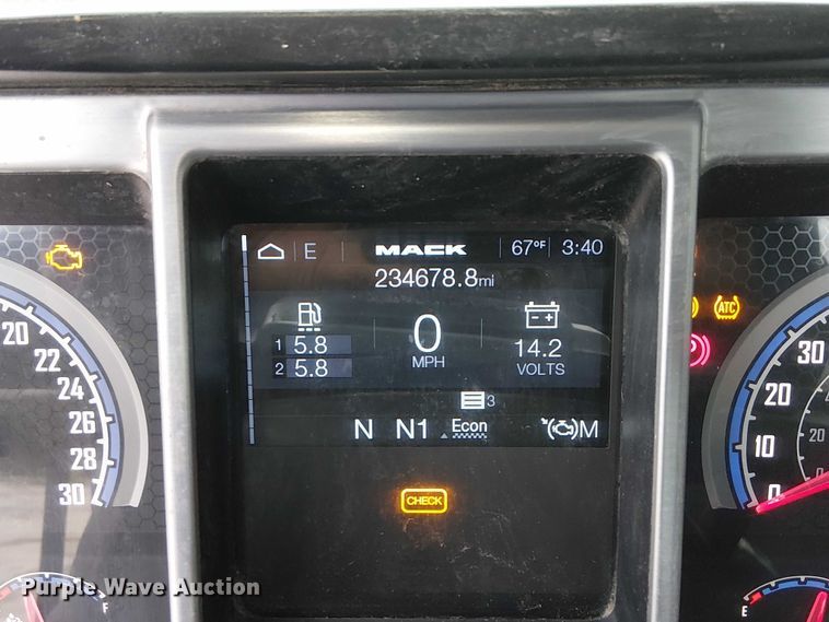 image for item DJ7912 2023 Mack Pinnacle semi truck