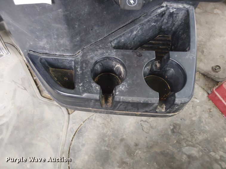 image for item DJ7912 2023 Mack Pinnacle semi truck