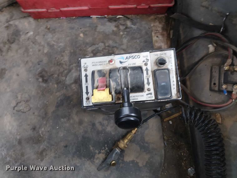 image for item DJ7912 2023 Mack Pinnacle semi truck