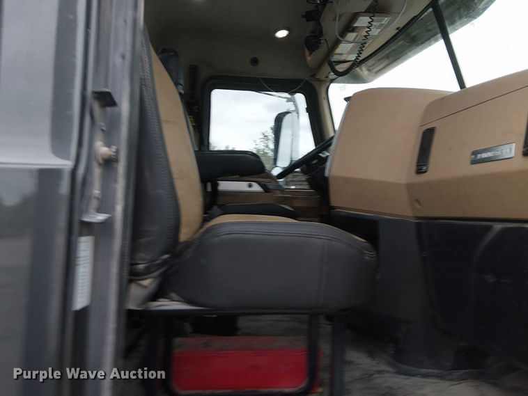 image for item DJ7912 2023 Mack Pinnacle semi truck