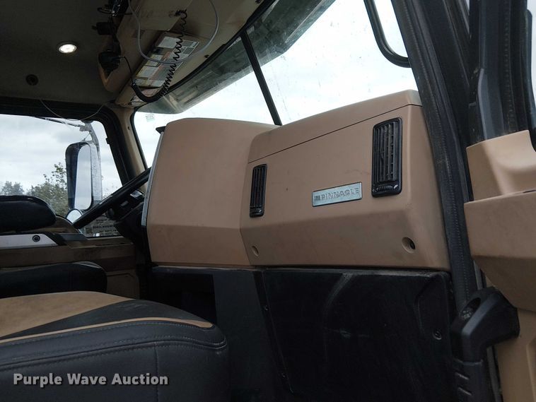 image for item DJ7912 2023 Mack Pinnacle semi truck