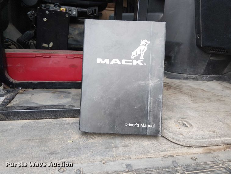 image for item DJ7912 2023 Mack Pinnacle semi truck