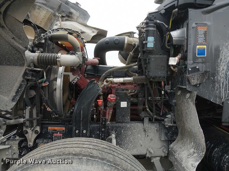 image for item DJ7912 2023 Mack Pinnacle semi truck