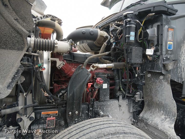 image for item DJ7912 2023 Mack Pinnacle semi truck