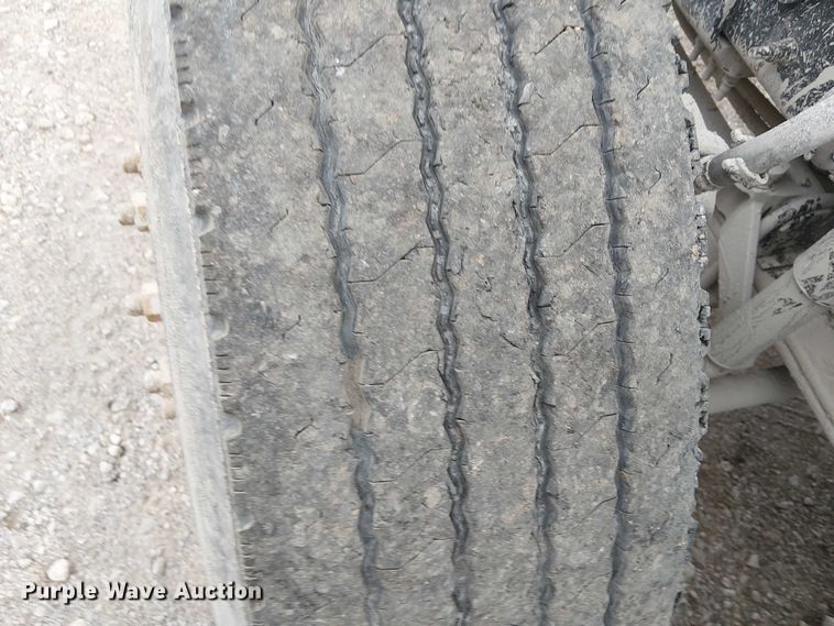 image for item DJ7912 2023 Mack Pinnacle semi truck