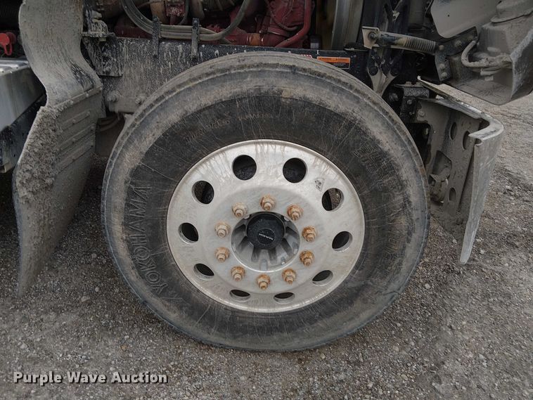 image for item DJ7912 2023 Mack Pinnacle semi truck