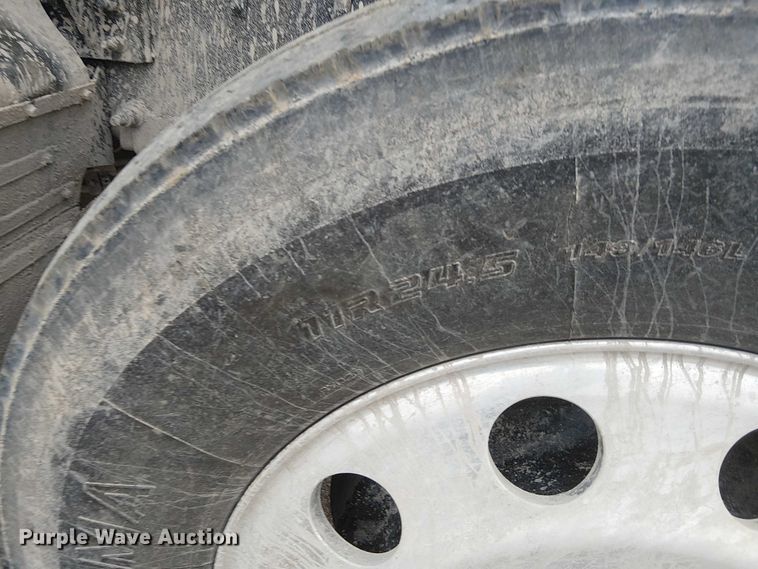 image for item DJ7912 2023 Mack Pinnacle semi truck