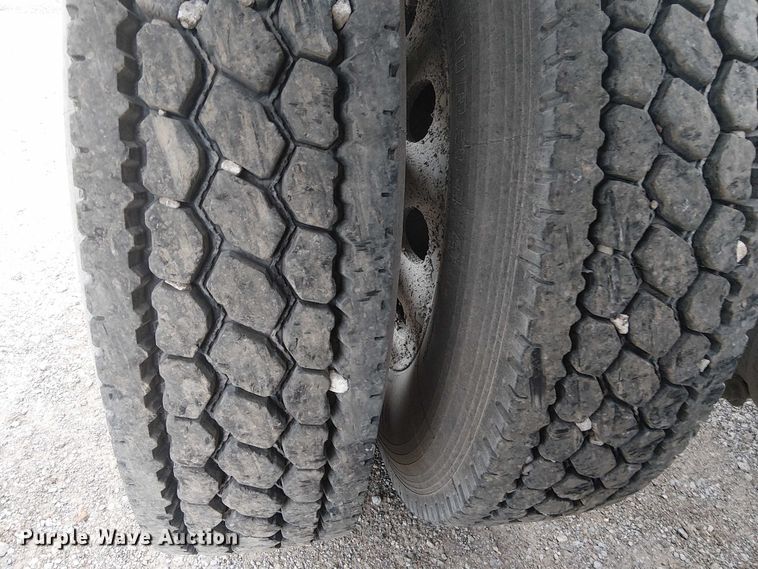 image for item DJ7912 2023 Mack Pinnacle semi truck