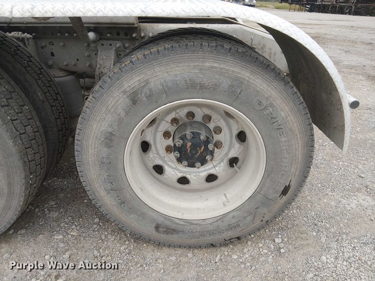 image for item DJ7912 2023 Mack Pinnacle semi truck