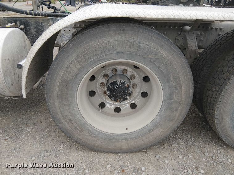 image for item DJ7912 2023 Mack Pinnacle semi truck