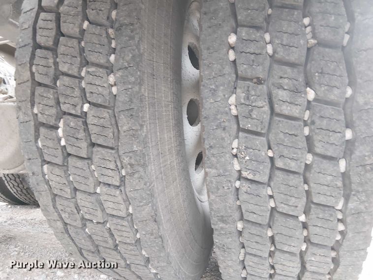 image for item DJ7912 2023 Mack Pinnacle semi truck