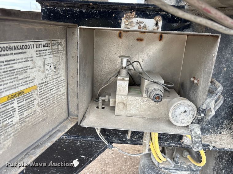 image for item DJ7914 2023 Construction Trailer Specialist HRD 31 QF TRI end dump trailer