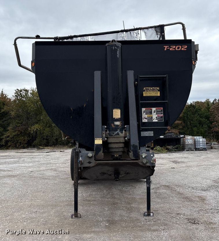 image for item DJ7917 2023 Construction Trailer Specialist HRD 31 QF TRI end dump trailer