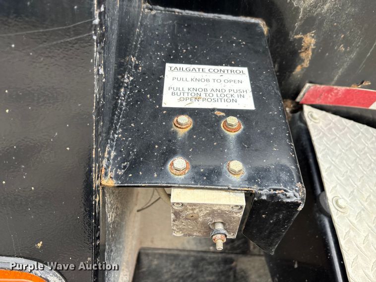 image for item DJ7917 2023 Construction Trailer Specialist HRD 31 QF TRI end dump trailer