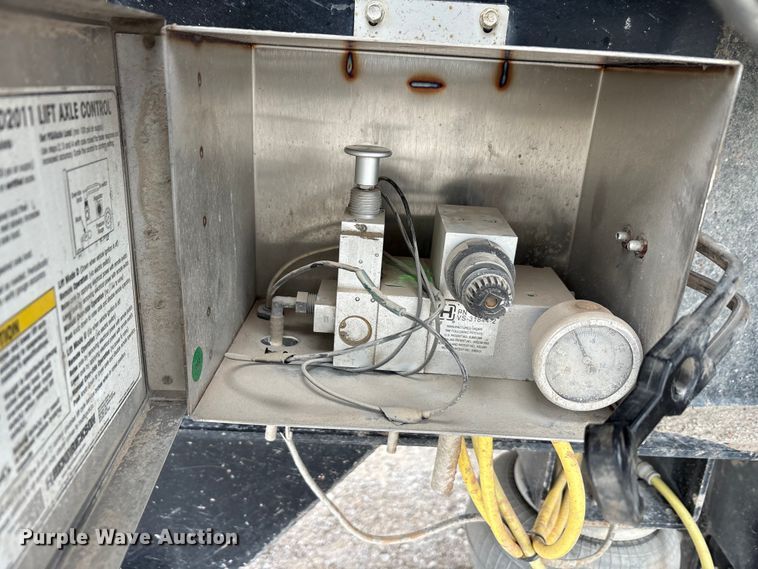 image for item DJ7917 2023 Construction Trailer Specialist HRD 31 QF TRI end dump trailer