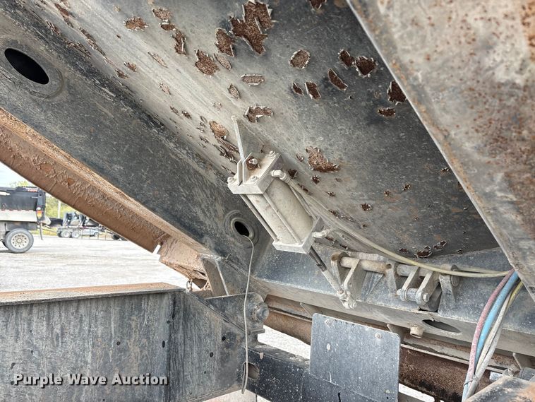 image for item DJ7917 2023 Construction Trailer Specialist HRD 31 QF TRI end dump trailer