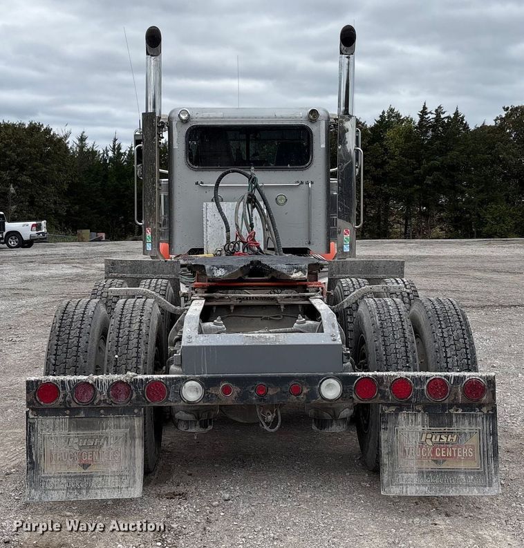 image for item DJ7920 2014 Peterbilt 389 semi truck