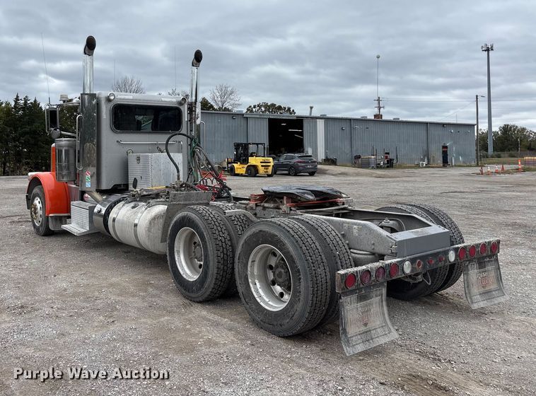 image for item DJ7920 2014 Peterbilt 389 semi truck