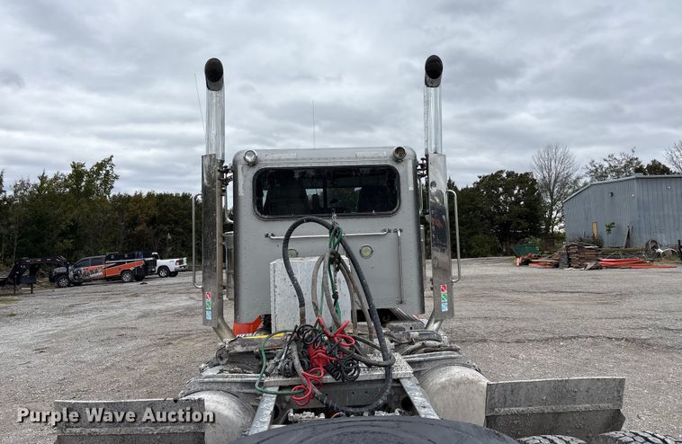 image for item DJ7920 2014 Peterbilt 389 semi truck