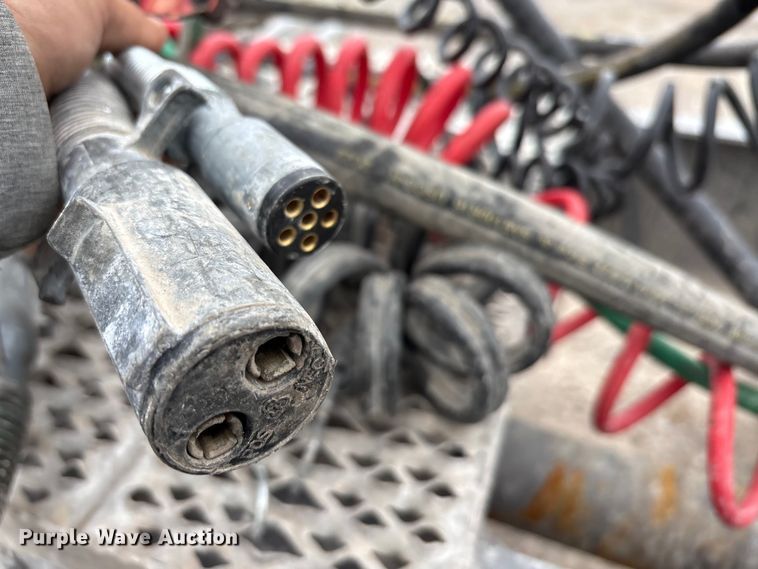 image for item DJ7920 2014 Peterbilt 389 semi truck