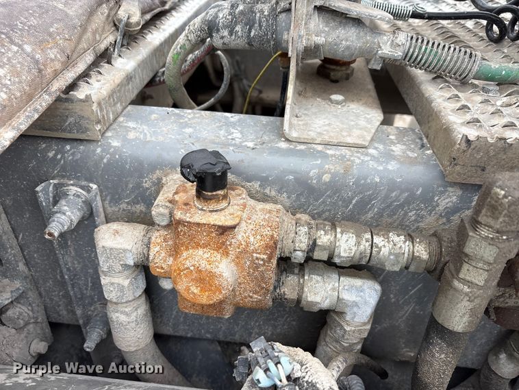 image for item DJ7920 2014 Peterbilt 389 semi truck