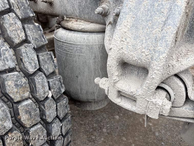 image for item DJ7920 2014 Peterbilt 389 semi truck