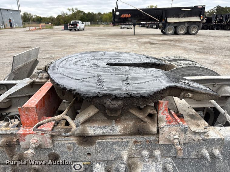 image for item DJ7920 2014 Peterbilt 389 semi truck