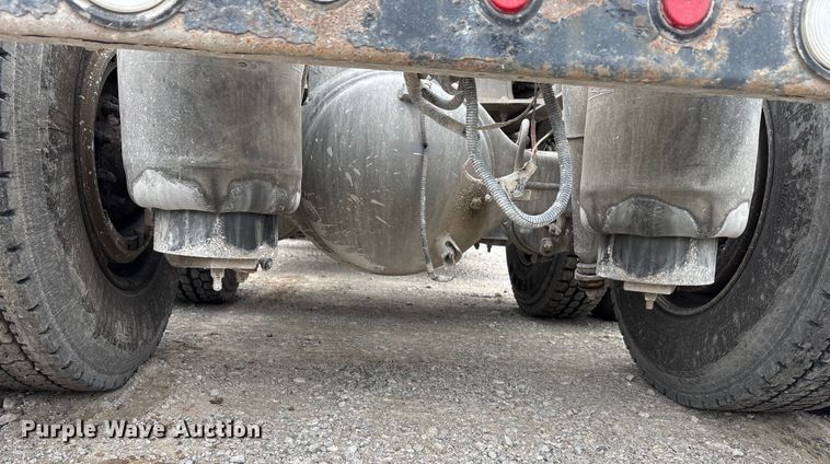 image for item DJ7920 2014 Peterbilt 389 semi truck