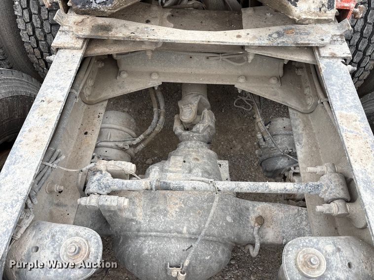 image for item DJ7920 2014 Peterbilt 389 semi truck