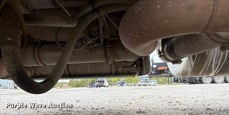 image for item DJ7920 2014 Peterbilt 389 semi truck