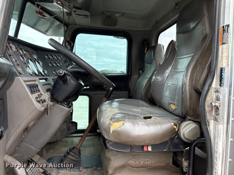 image for item DJ7920 2014 Peterbilt 389 semi truck