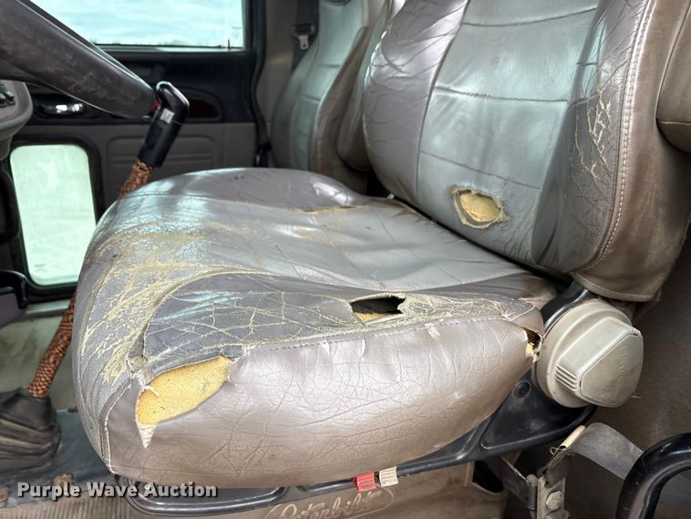 image for item DJ7920 2014 Peterbilt 389 semi truck