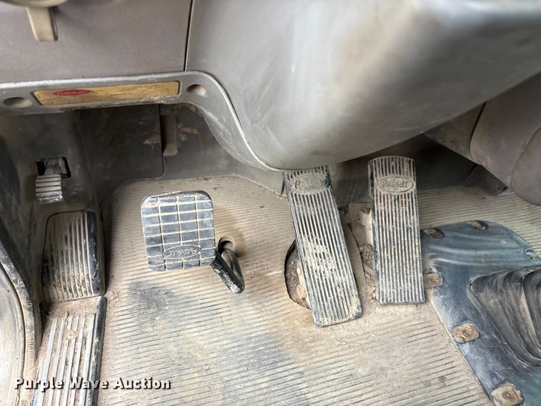 image for item DJ7920 2014 Peterbilt 389 semi truck