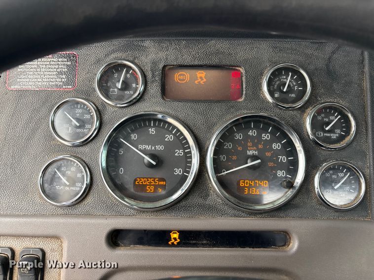 image for item DJ7920 2014 Peterbilt 389 semi truck