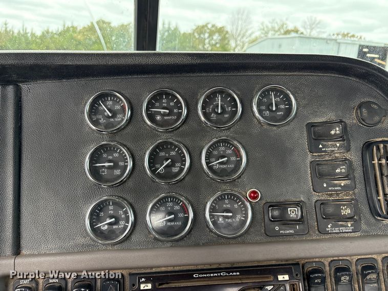 image for item DJ7920 2014 Peterbilt 389 semi truck