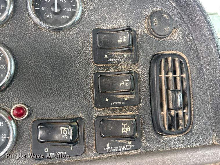 image for item DJ7920 2014 Peterbilt 389 semi truck