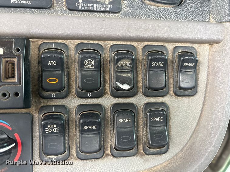 image for item DJ7920 2014 Peterbilt 389 semi truck