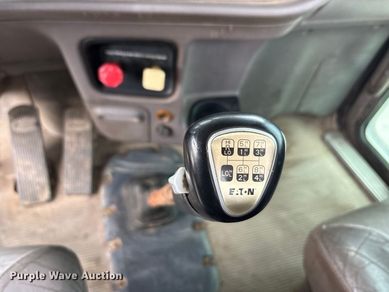 image for item DJ7920 2014 Peterbilt 389 semi truck