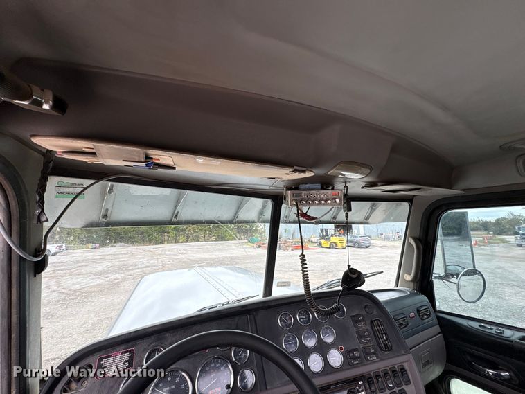 image for item DJ7920 2014 Peterbilt 389 semi truck