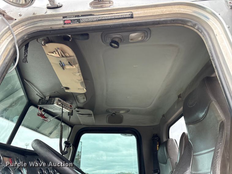 image for item DJ7920 2014 Peterbilt 389 semi truck