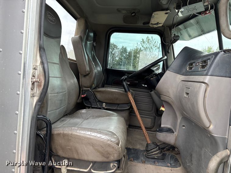 image for item DJ7920 2014 Peterbilt 389 semi truck